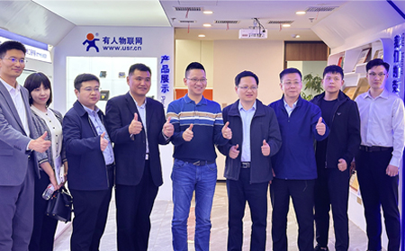 濟(jì)南市工商聯(lián)、濟(jì)南市新生代企業(yè)家聯(lián)誼會(huì)及滕州市工商聯(lián)、滕州市新生代企業(yè)家聯(lián)誼會(huì)一行蒞臨有人物聯(lián)網(wǎng)參訪